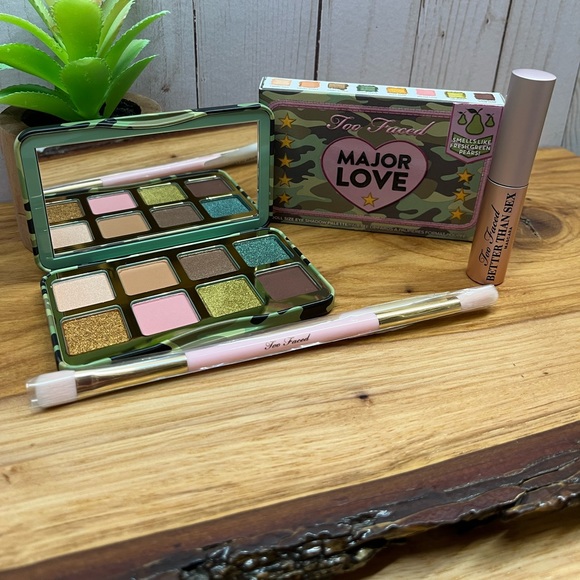 3 Piece Too Faced Major Love Set - Picture 11 of 11